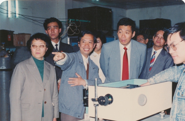 1991年5月新加坡李显龙副总理参观激光分离同位素实验室(激光系统