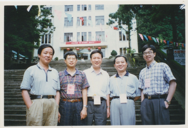 1988年參加（ISACD）國際激光會議（廬山）（左起：余瑋、江志明、樓祺洪、張正泉、李儒新）（提供者：樓祺洪）